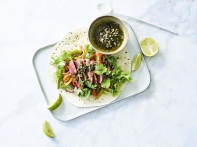 Fajita met rundvlees en chimichurrisaus