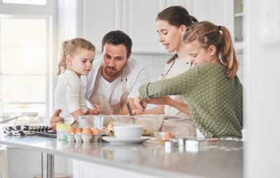 Gezin aan het koken