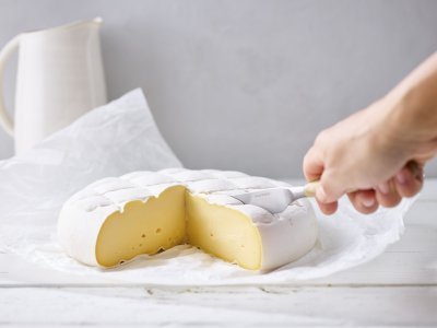 Zachte kaas aansnijden