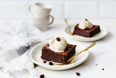 Brownie met koffie-ijs 