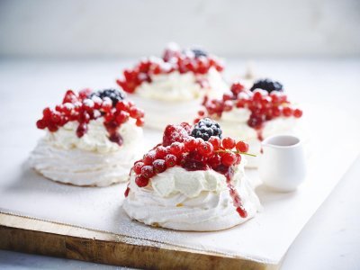 Meringues met rood fruit