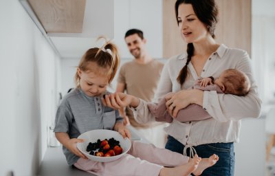 Gezin in de keuken