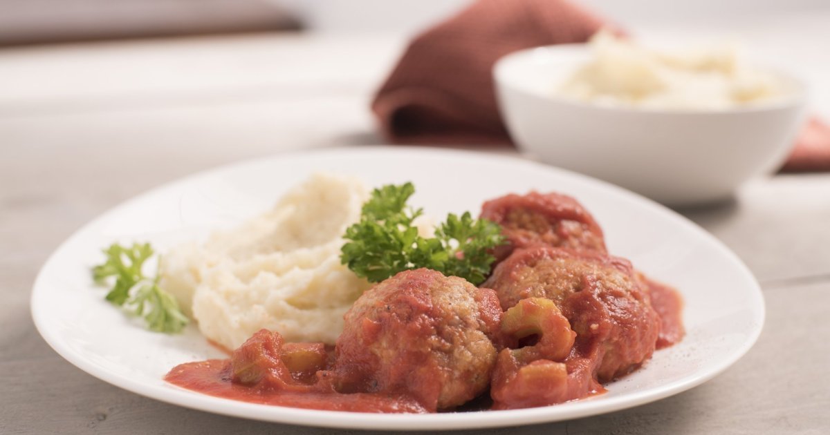 Balletjes In Tomatensaus Met Aardappelen | Lekker Van Bij Ons