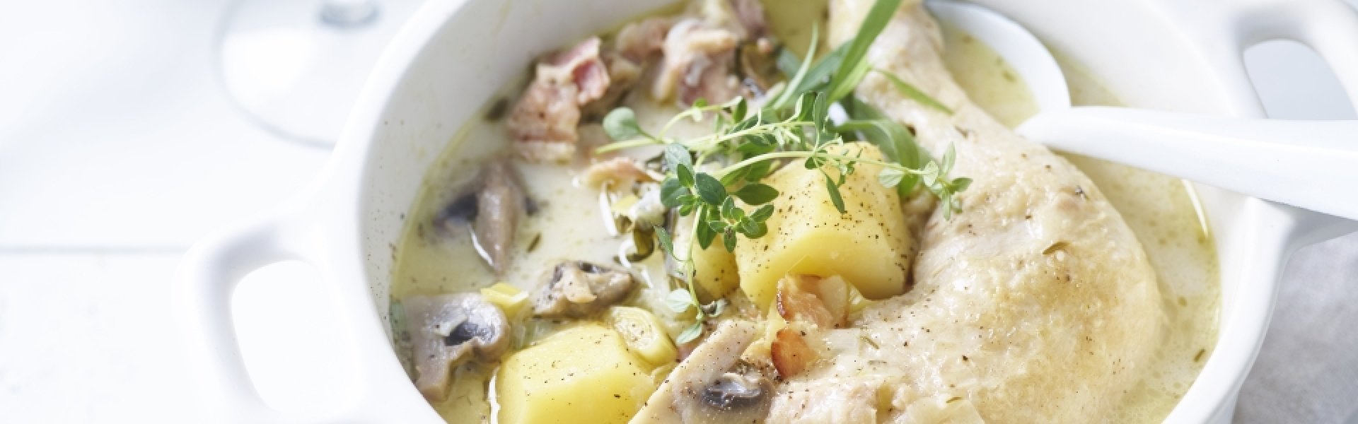 Stoofpotje met kip, champignons en aardappelen